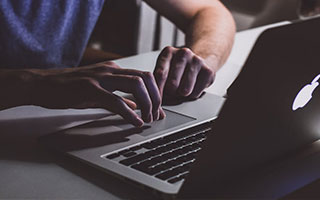 体育视频直播-为劫走孤寡老人六千元积蓄，她诱其上山用镰刀砍杀