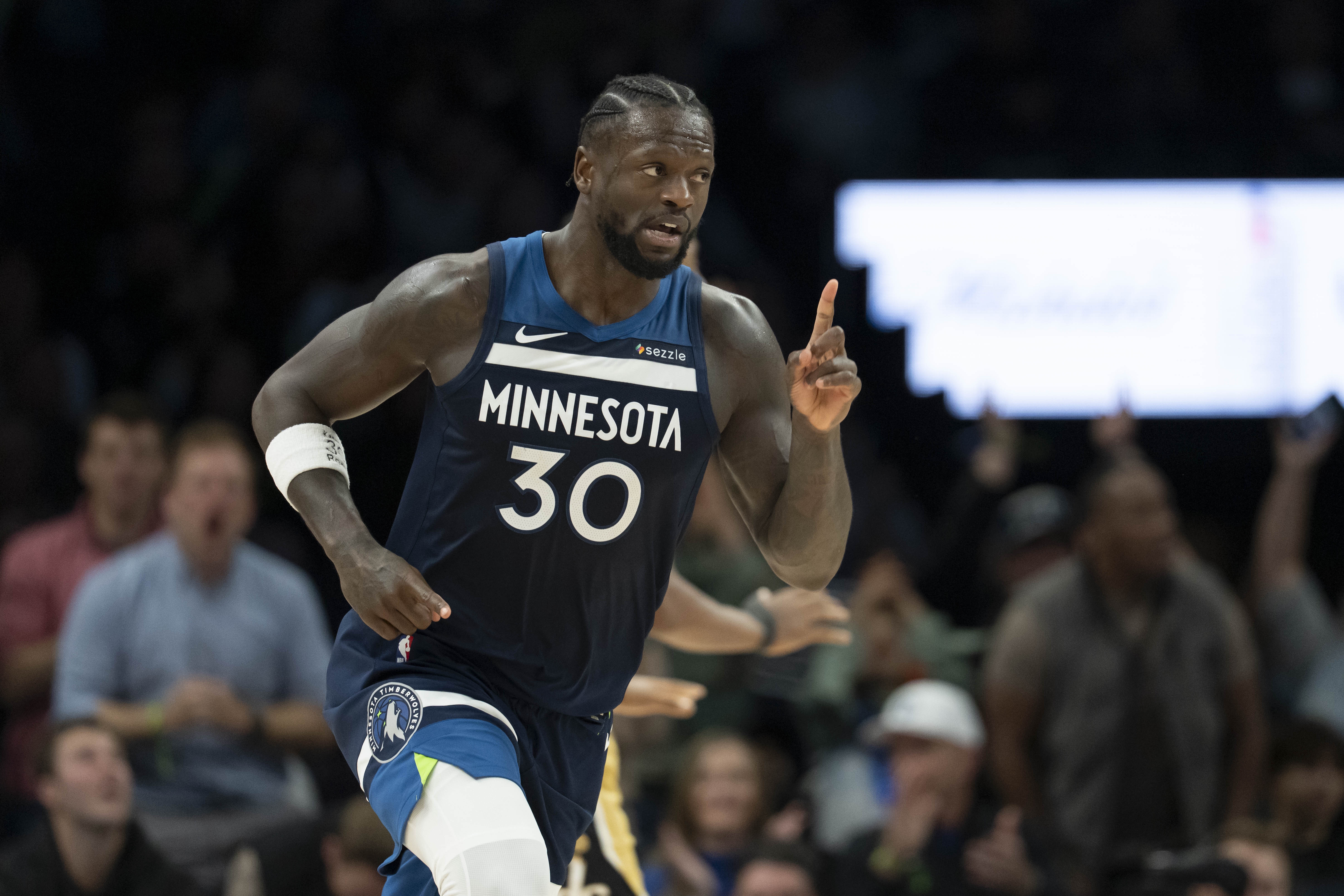 app下载-表现不俗！兰德尔半场11投5中&amp;罚球2中2得13分4板1断 正负值+14