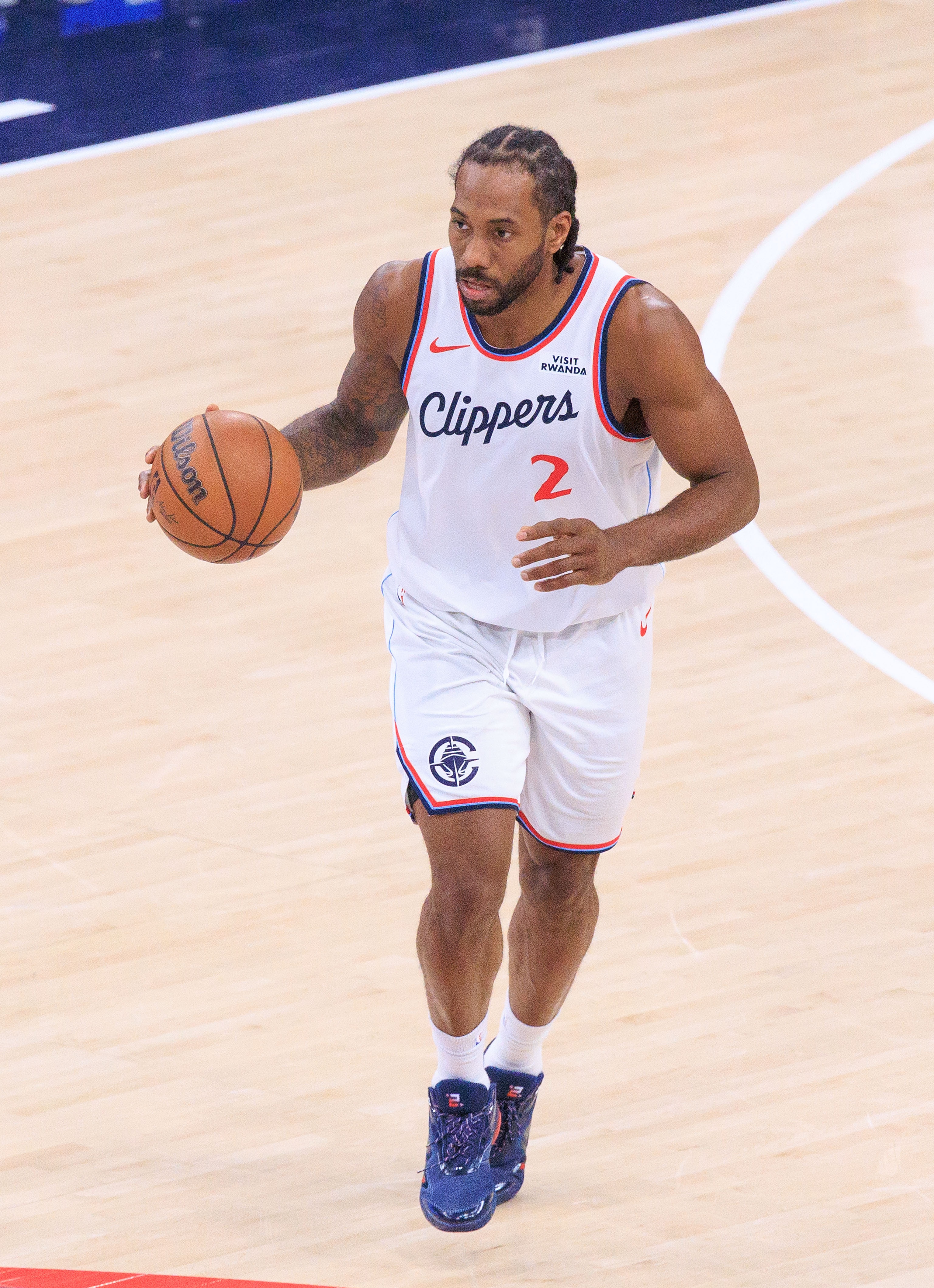 开云体育-还未发力！伦纳德上半场6投3中&amp;三分4中2 拿到8分5板2助&amp;零罚球