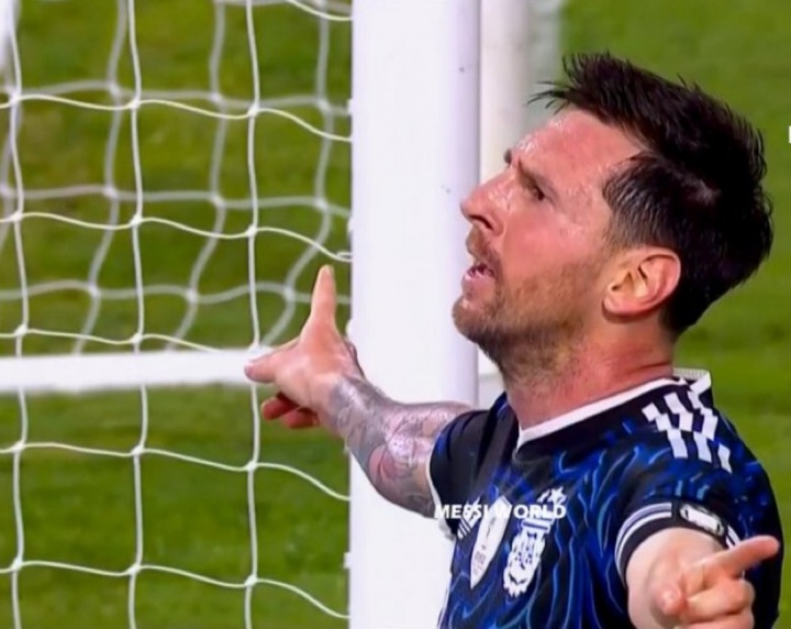 开云体育-在阿根廷主场收获进球，梅西破门后面向球迷看台庆祝