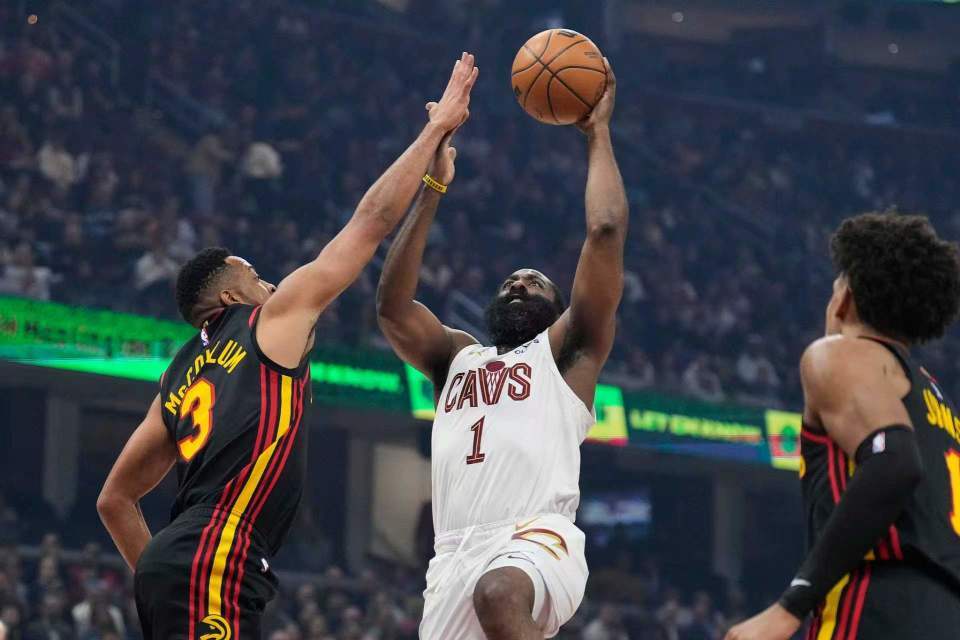 kaiyun 官网-哈登复出21+5+4骑士险胜老鹰 米切尔31+7里程碑莫布利22+19