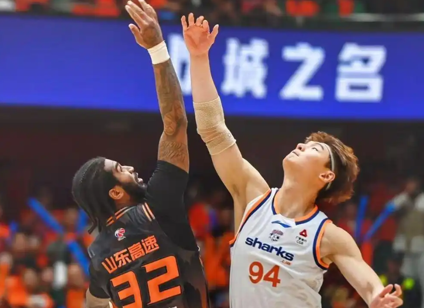 开云体育-28分惨败！山东男篮0比2遭淘汰，双外援挂零，全队无斗志潦草收官